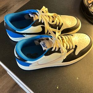 Nike dunks size 10